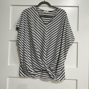 Womens Umgee striped knot top size medium